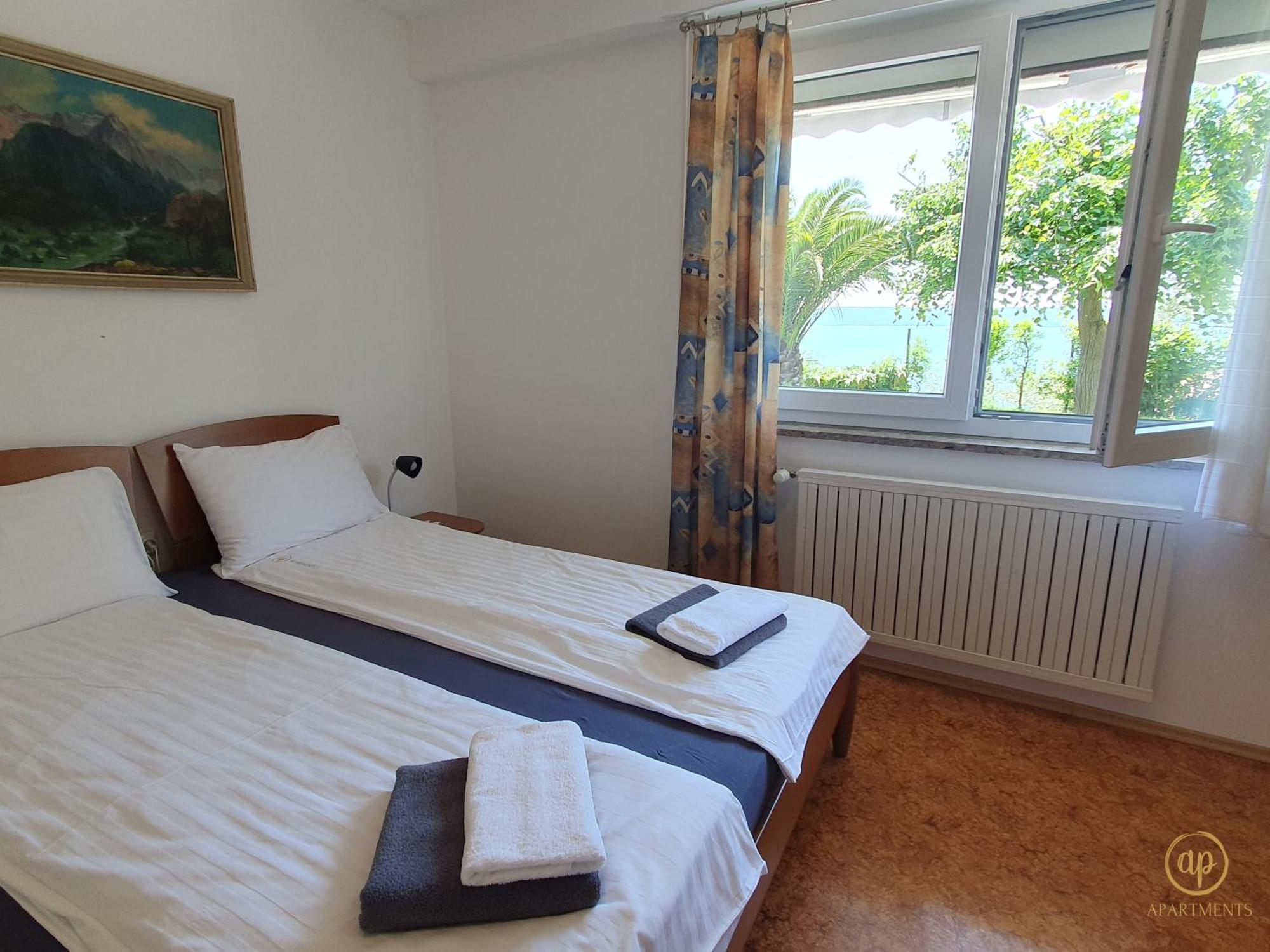 Apartment With Seaview And Garden For 6 Portoroz Exterior photo